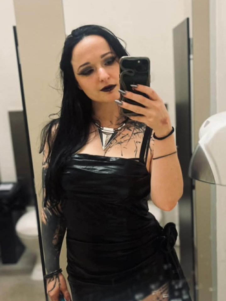 Miss Raven photo 6