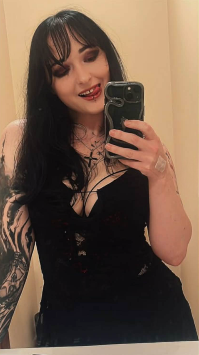 Miss Raven photo 2